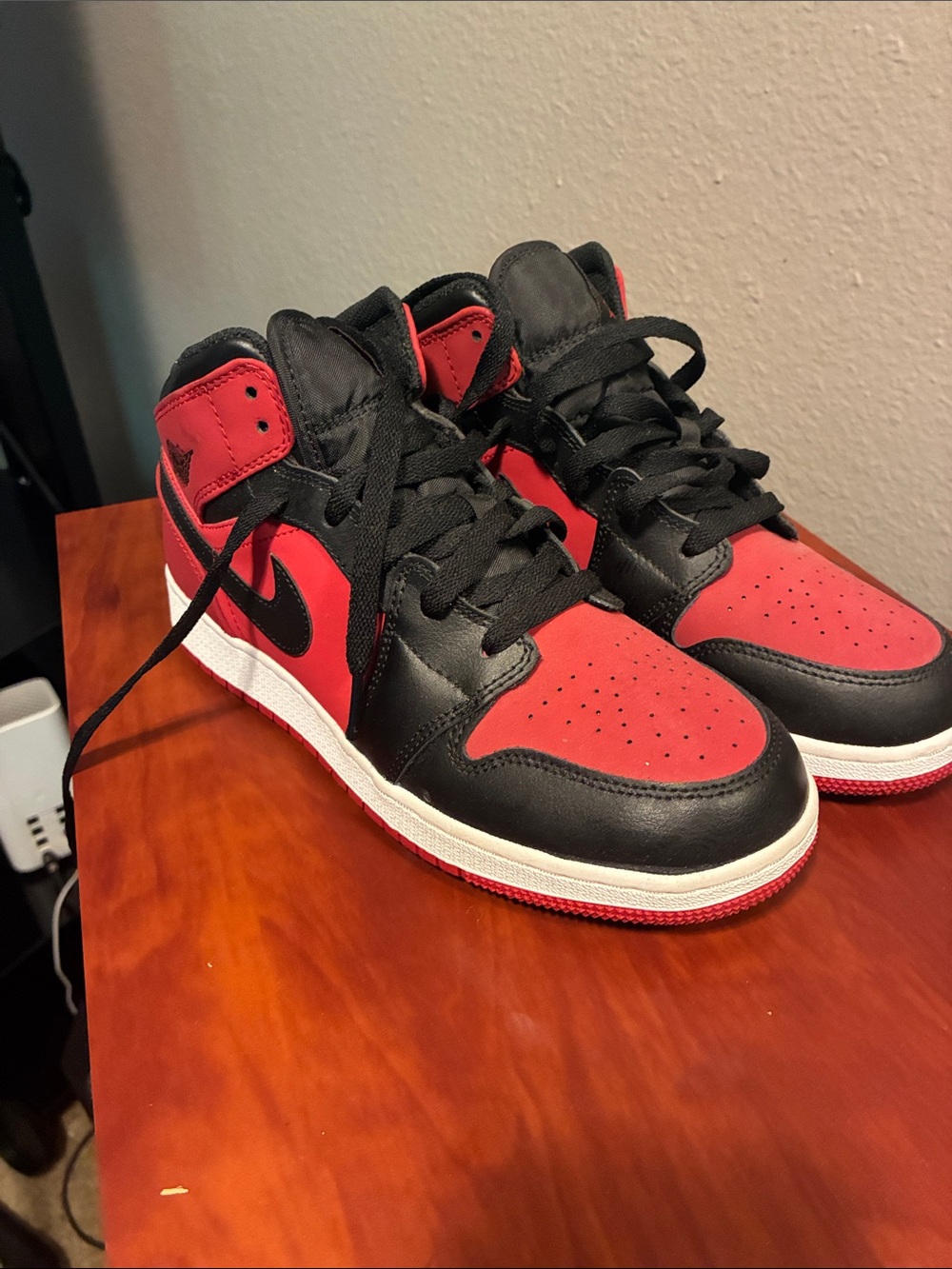 Nike Air Jordan 1 Mid size 7Y